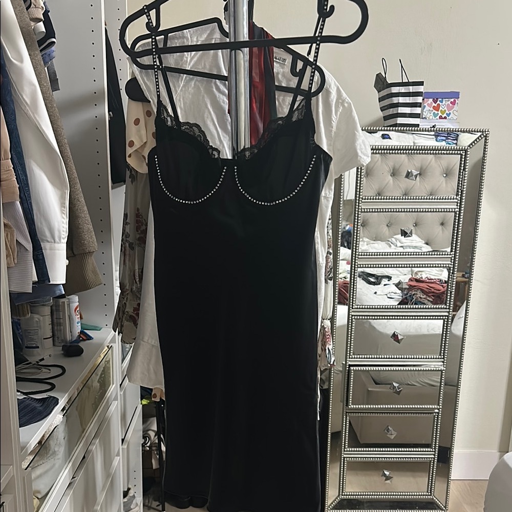 Elegant Black Lace Trim Nightdress